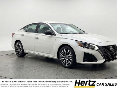 Used 2025 Nissan Altima 2.5 SV FWD image 1