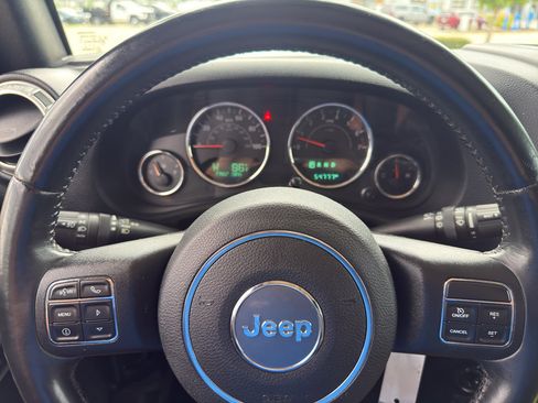 Used 2018 Jeep Wrangler Unlimited Sahara w/ Dual Top Group AWD/4WD image 10
