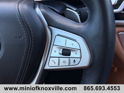 Used 2022 BMW 740i w/ Premium Package image 18