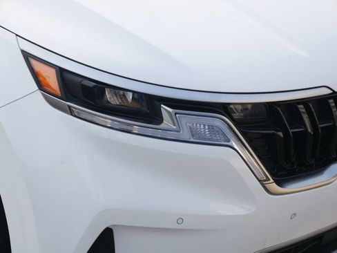 Used 2024 Kia Carnival EX FWD image 11