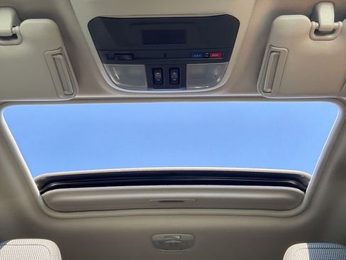 Used 2024 Subaru Crosstrek 2.0i Premium image 3