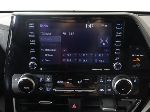 Used 2021 Toyota Highlander XLE image 45