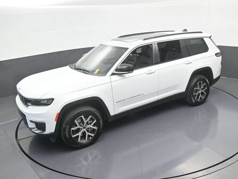 Used 2025 Jeep Grand Cherokee L Limited RWD image 44