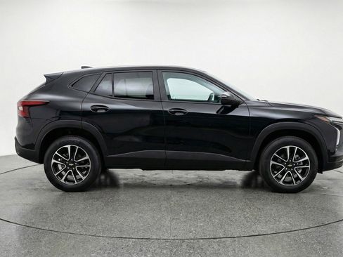 Used 2025 Chevrolet TrailBlazer LT FWD image 11