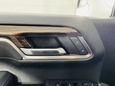 Used 2025 Chevrolet Silverado 1500 LT image 6