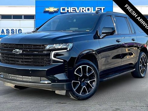 Used 2023 Chevrolet Suburban RST w/ Sport Performance Package AWD/4WD image 2