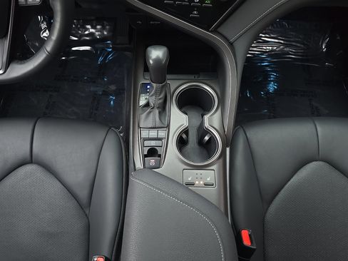 Used 2023 Toyota Camry XSE w/ Cold Weather Package image 17