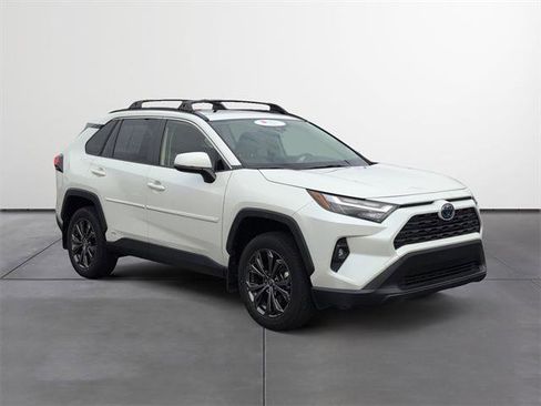 Used 2022 Toyota RAV4 XLE Premium image 7