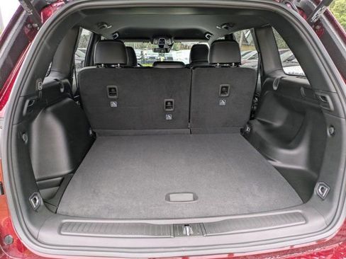 New 2025 Jeep Grand Cherokee Altitude image 11