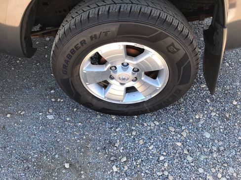 Used 2012 Toyota Tacoma 4x4 Access Cab V6 w/ TRD Sport Pkg image 32
