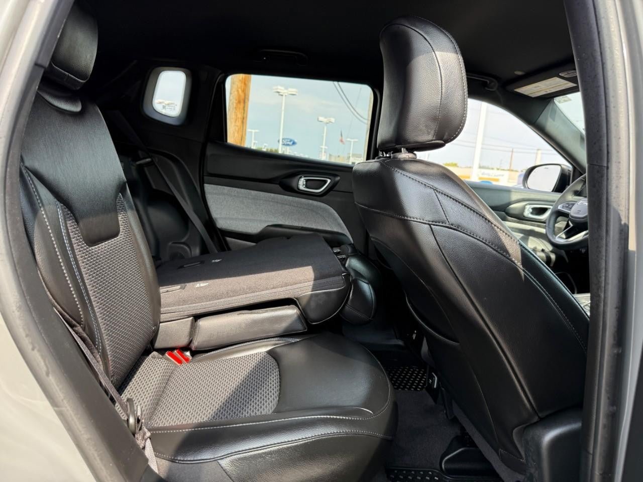 Used 2023 Jeep Compass Latitude w/ Convenience Group AWD/4WD image 9
