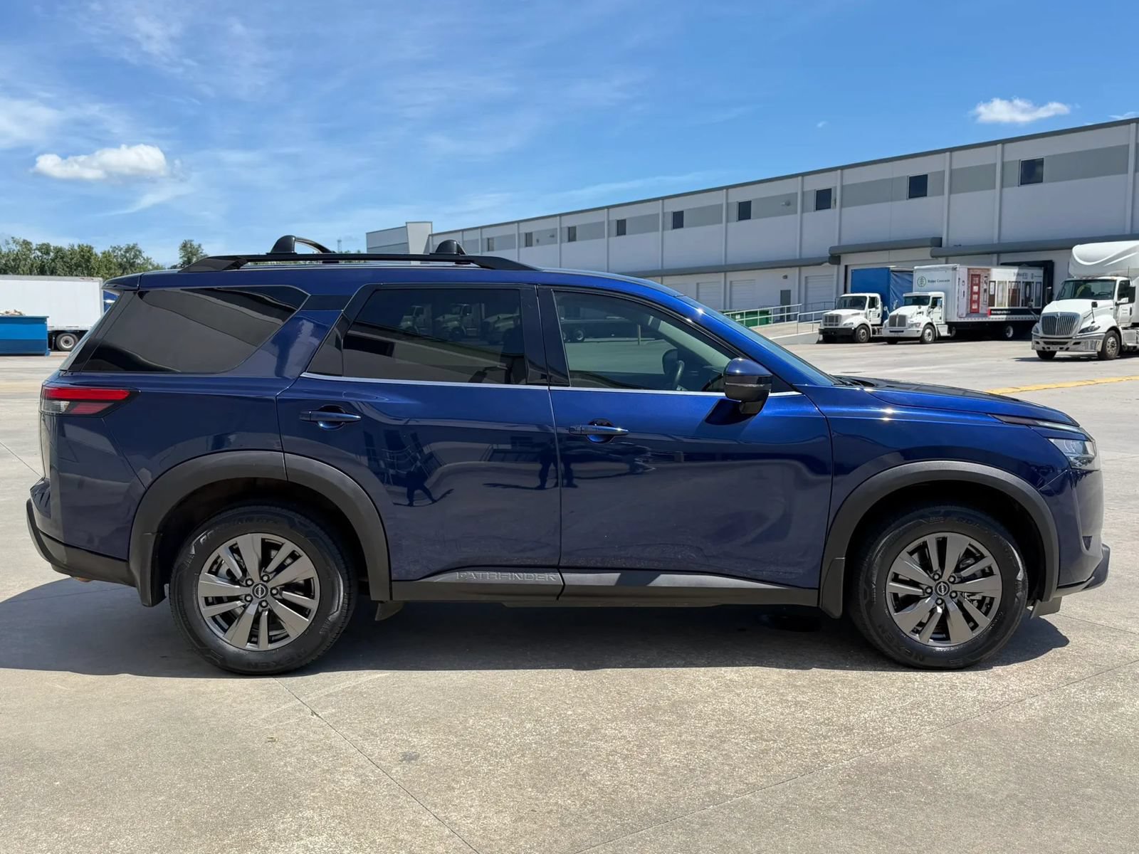 Used 2022 Nissan Pathfinder SV w/ SV Premium Package AWD/4WD image 6