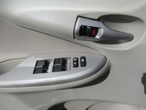 Used 2013 Toyota Corolla LE FWD image 21
