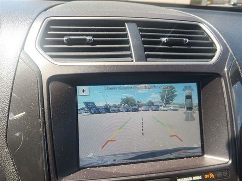 Used 2018 Ford Explorer XLT w/ Equipment Group 202A AWD/4WD image 19