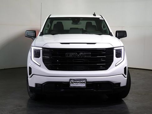 Used 2022 GMC Sierra 1500 Elevation w/ LPO, Elevation Black Package AWD/4WD image 9