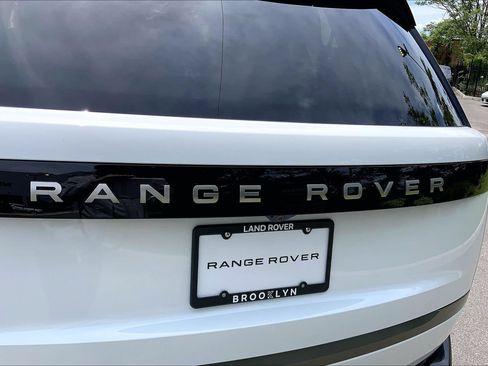 Used 2025 Land Rover Range Rover Long Wheelbase SE AWD/4WD image 9