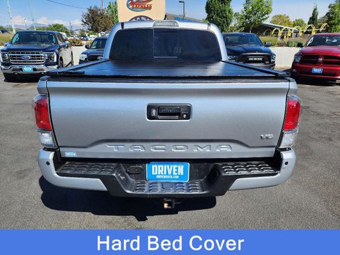 Used 2022 Toyota Tacoma TRD Sport image 5