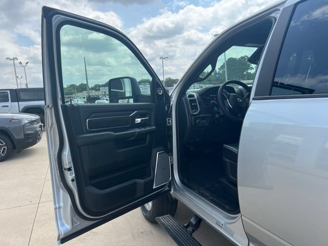 New 2026 RAM 2500 Laramie AWD/4WD image 18