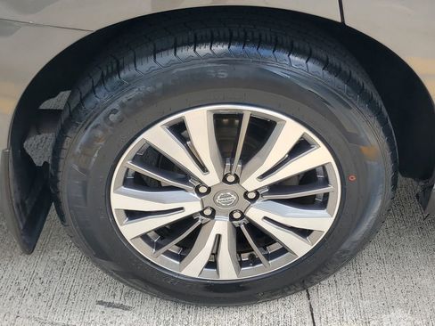 Used 2019 Nissan Pathfinder SL FWD image 7