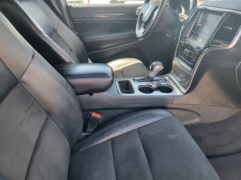 Used 2018 Jeep Grand Cherokee Altitude RWD image 21
