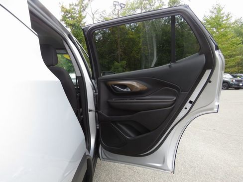 Used 2021 GMC Terrain SLE image 16