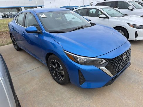 Used 2025 Nissan Sentra SV image 3