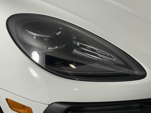 New 2026 Porsche Macan image 11