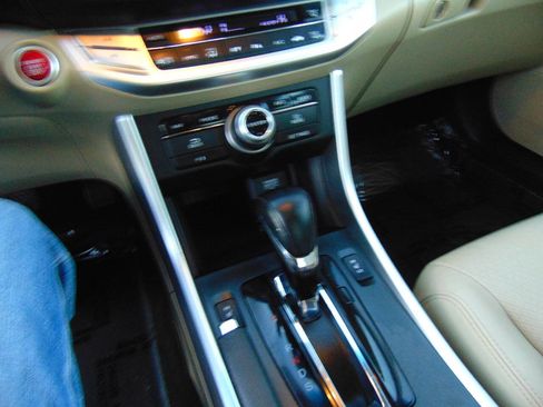 Used 2013 Honda Accord Touring image 21