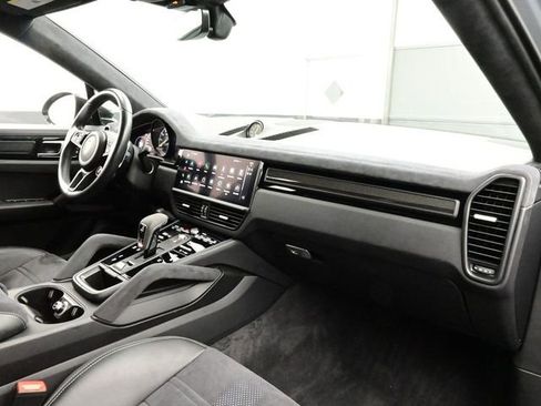 Certified 2023 Porsche Cayenne Turbo GT AWD/4WD image 19