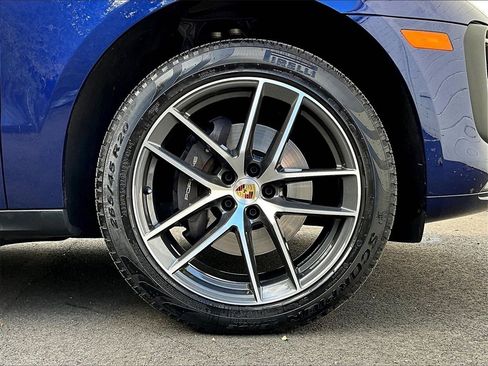 Used 2025 Porsche Macan image 14