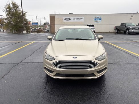Used 2018 Ford Fusion SE w/ Fusion SE Technology Package image 2