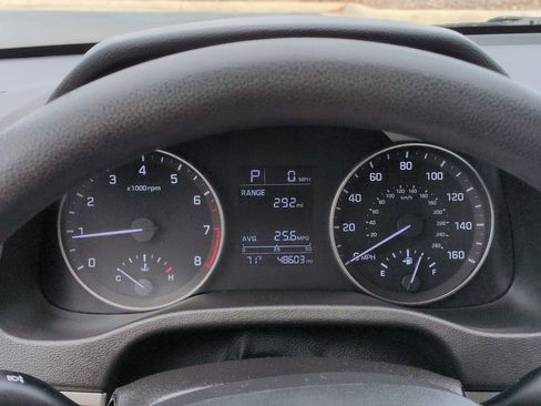 Used 2017 Hyundai Elantra SE image 23