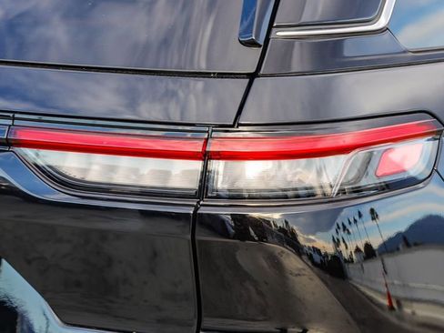 Used 2025 Jeep Grand Cherokee Laredo X image 10