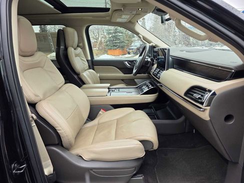 Used 2022 Lincoln Navigator L Reserve image 10