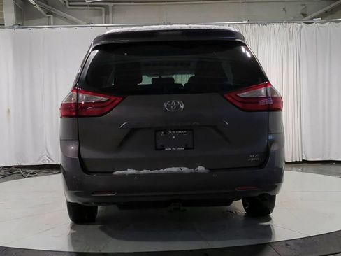 Used 2017 Toyota Sienna XLE image 8