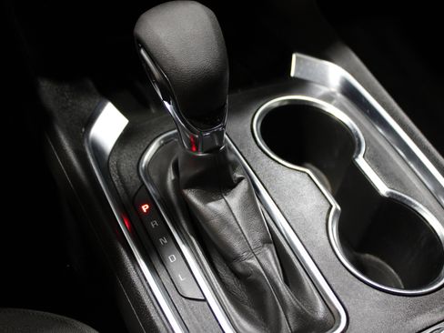 Used 2022 Chevrolet Traverse LT image 16