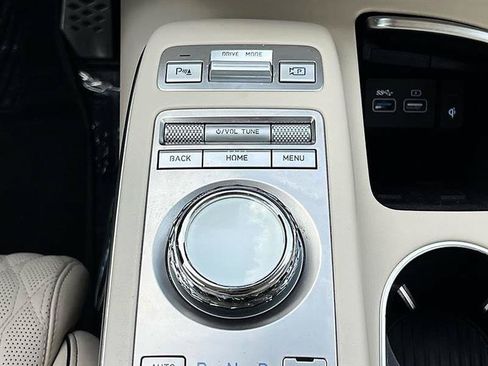 Used 2025 Genesis GV70 3.5T Sport w/ Sport Advanced Package AWD/4WD image 40