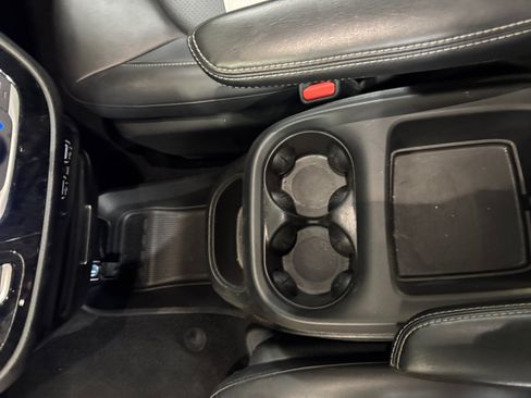 Used 2025 Chrysler Pacifica Select FWD image 15