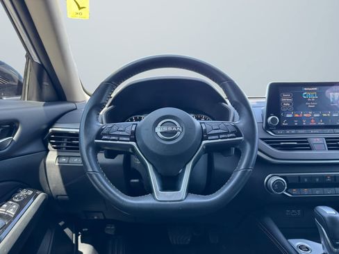 Used 2024 Nissan Altima 2.5 SR FWD image 10