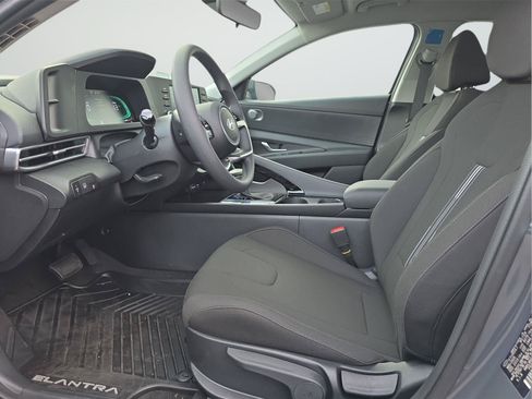 Certified 2025 Hyundai Elantra Hybrid FWD image 10