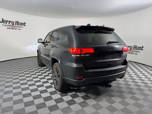 Used 2019 Jeep Grand Cherokee Altitude image 11