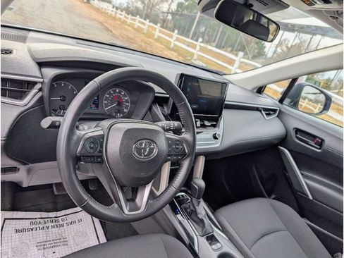 Used 2024 Toyota Corolla Cross LE image 17