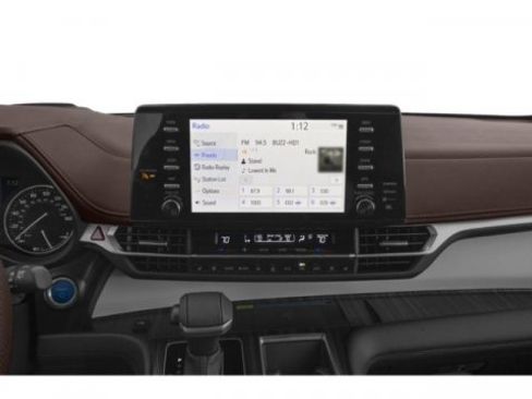 Used 2025 Toyota Sienna Platinum image 9