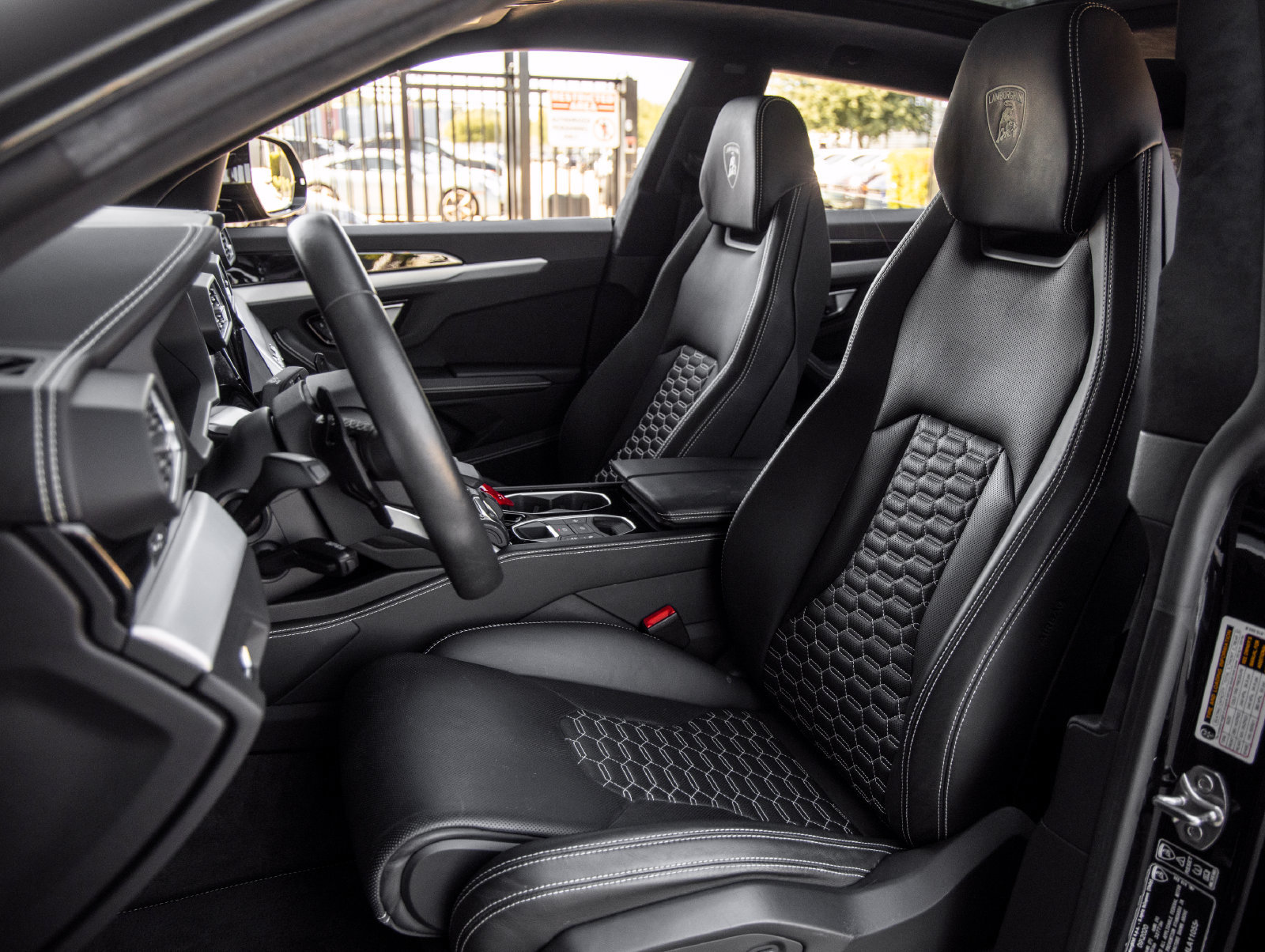 Used 2021 Lamborghini Urus AWD/4WD image 24