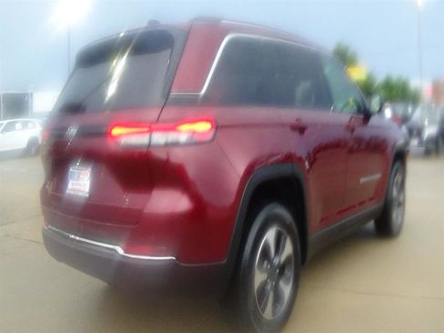 Used 2023 Jeep Grand Cherokee 4WD 4xe image 6