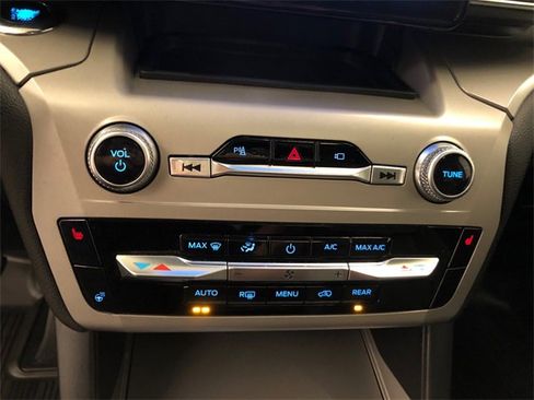 Used 2023 Ford Explorer XLT w/ Equipment Group 202A image 23