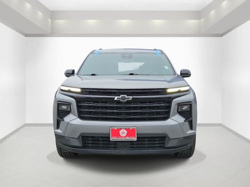 Used 2024 Chevrolet Traverse LT w/ Midnight/Sport Edition FWD image 2