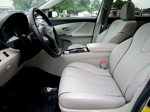 Used 2012 Toyota Venza Limited w/ Tow Pkg AWD/4WD image 13