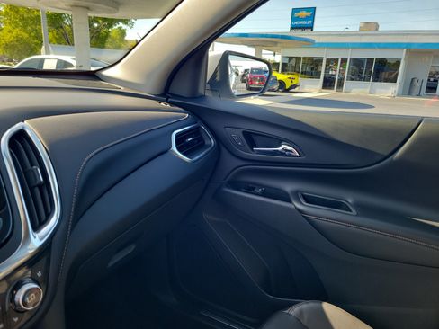 Used 2022 Chevrolet Equinox Premier FWD image 30
