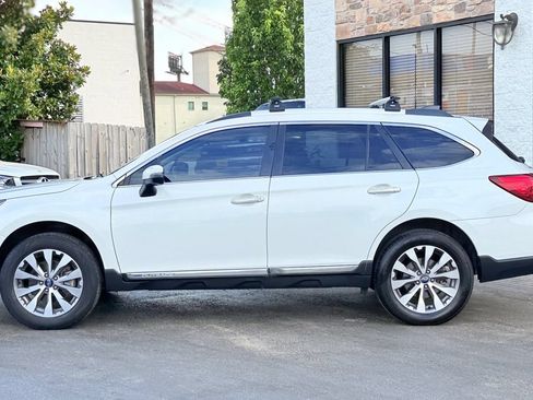 Used 2017 Subaru Outback 3.6R Touring AWD/4WD image 21